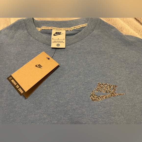 New Nike Shirt - Picture 2 of 2